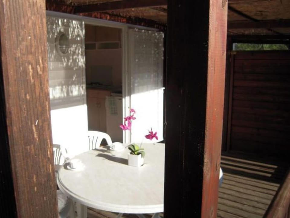 Mobil-home confortable avec terrasse pour 2 à Lézignan-Corbières - API-1-52-710 Campground/ 
RV Resort in Occitanie