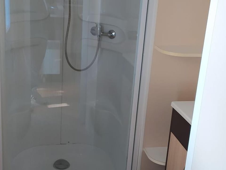 Mobil-home spacieux avec terrasse - 6 personnes - API-1-52-718 Campground/ 
RV Resort in Occitanie