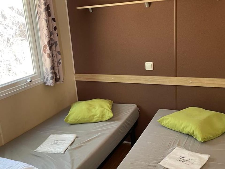 Mobil-home spacieux avec terrasse - 6 personnes - API-1-52-718 Campground/ 
RV Resort in Occitanie