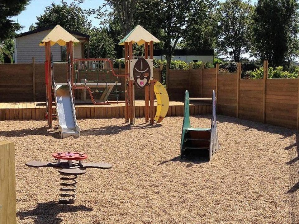 Mobil-home avec terrasse pour 4 personnes - API-1-52-770 Campground/ 
RV Resort in Brittany