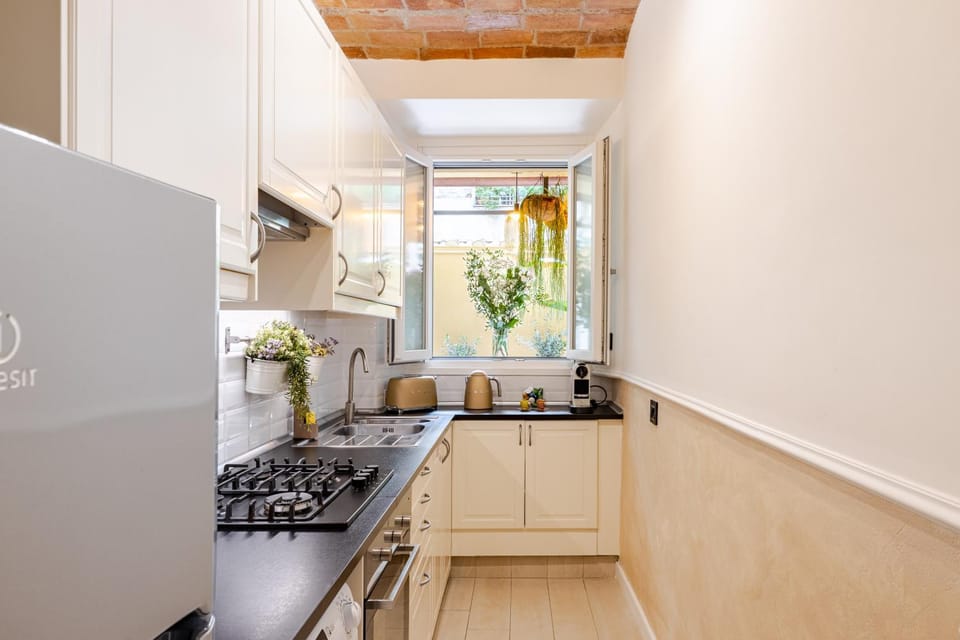 Food close-up, Food close-up, Coffee/tea facilities, Kitchen or kitchenette, Dining area, furniture, furniture, stove, stove, toaster, toaster, washing machine, washing machine, dryer, kitchen, kitchen