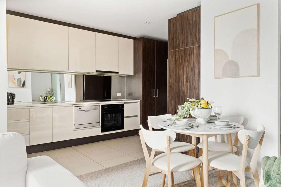 A Plush 2BR Apt Next to Southern Cross Station Apartment in Melbourne