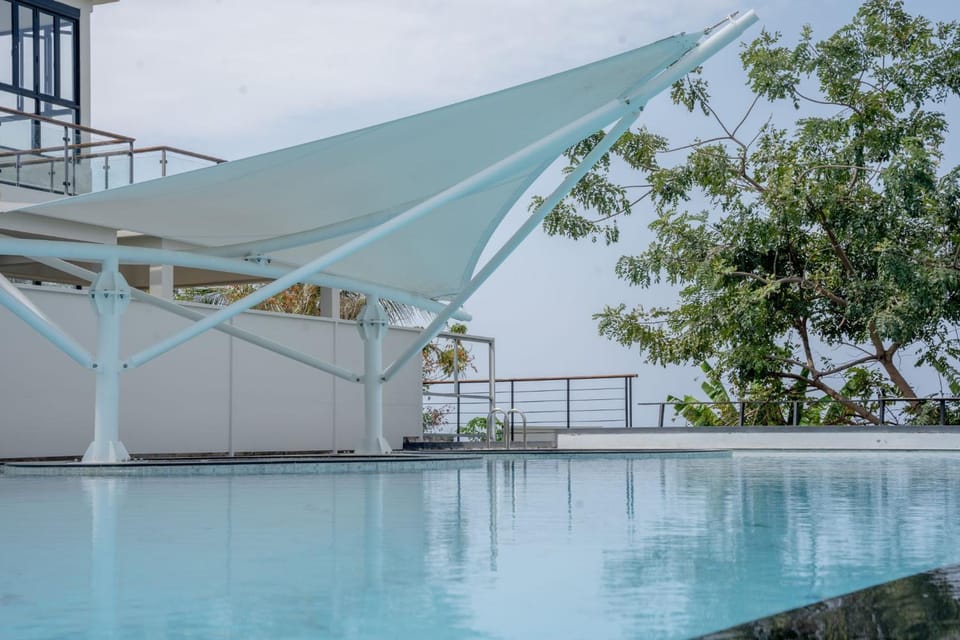 Utopia Karon - Karon Beach Hotel in Phuket