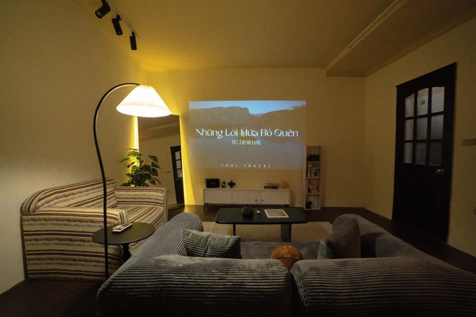 Bed, TV and multimedia, Living room, Photo of the whole room, Bedroom