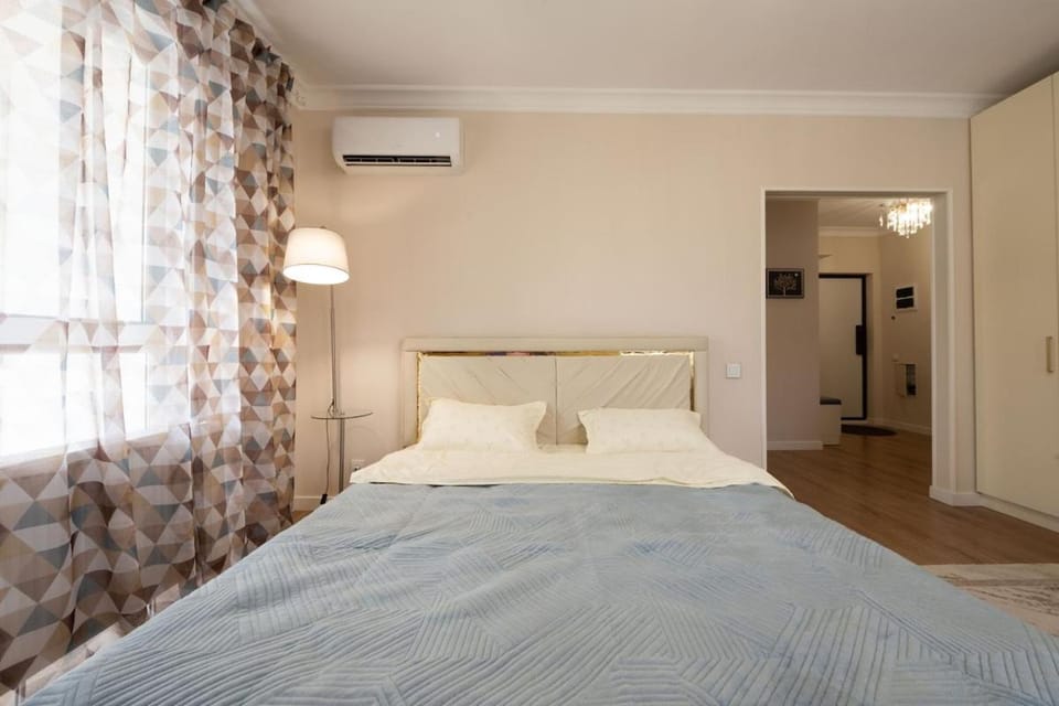 В центре города с собственной терассой Apartment in Almaty