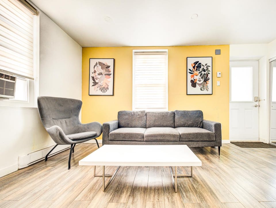 Chic & spacieux 2 chambres à Griffintown Apartment in Montreal
