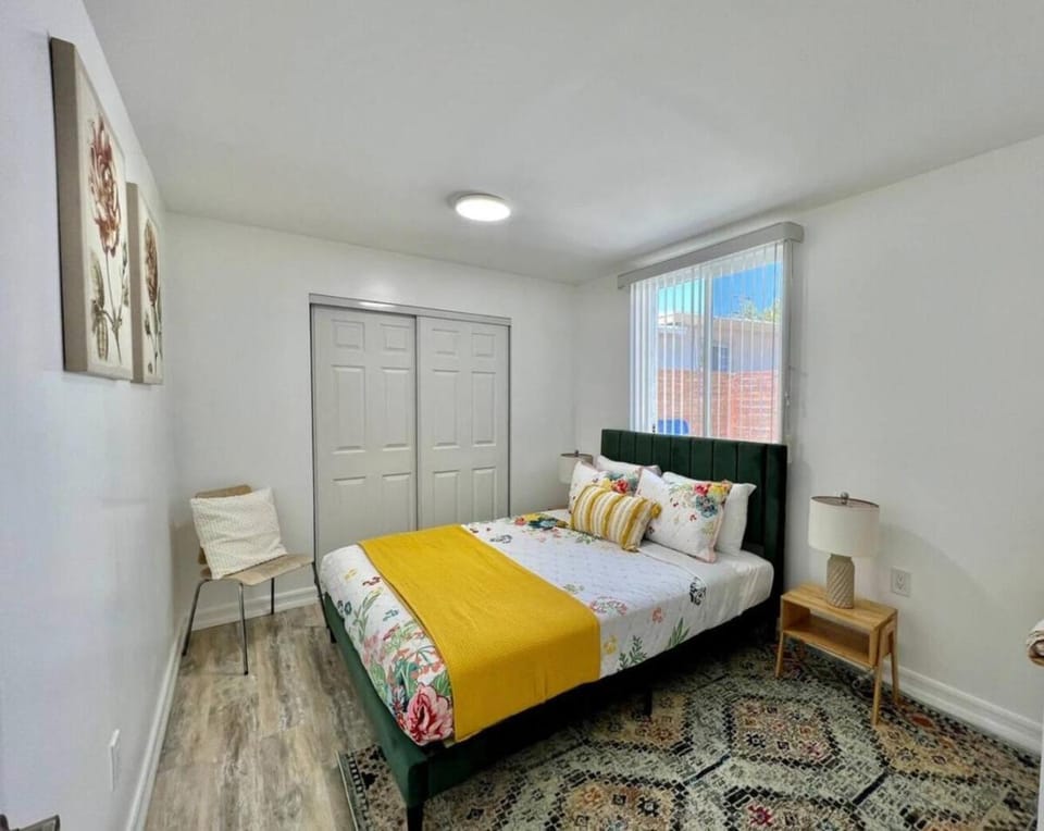 Central San Diego 2 BED Condo Apartment in San Diego