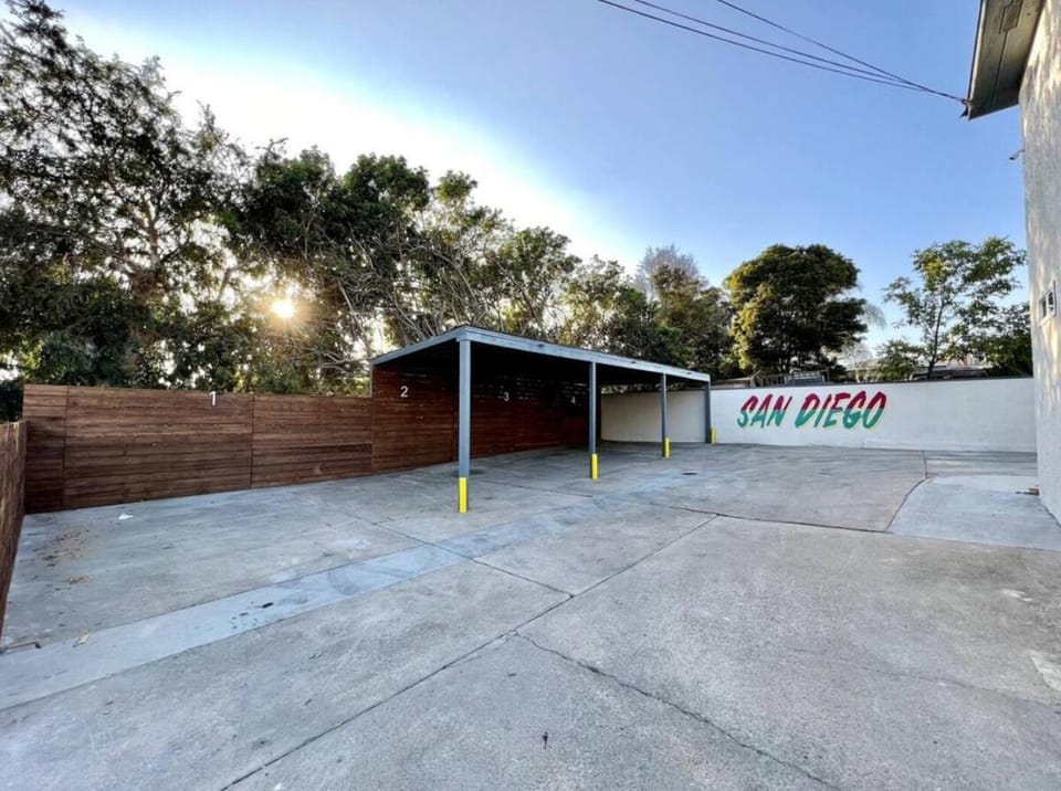 Central San Diego 2 BED Condo Apartment in San Diego