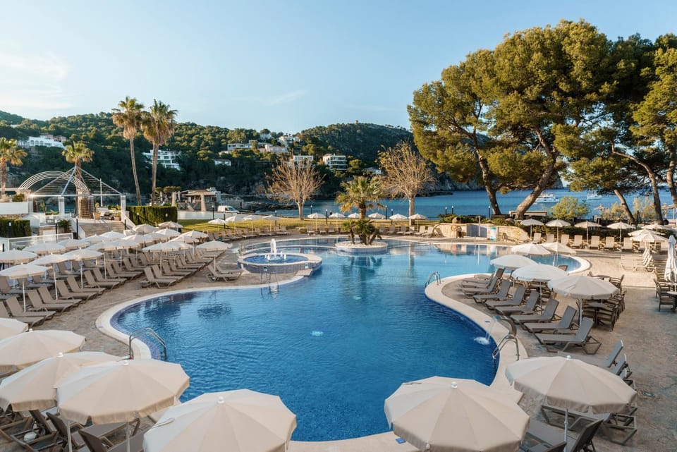 Day, Swimming pool, sunbed