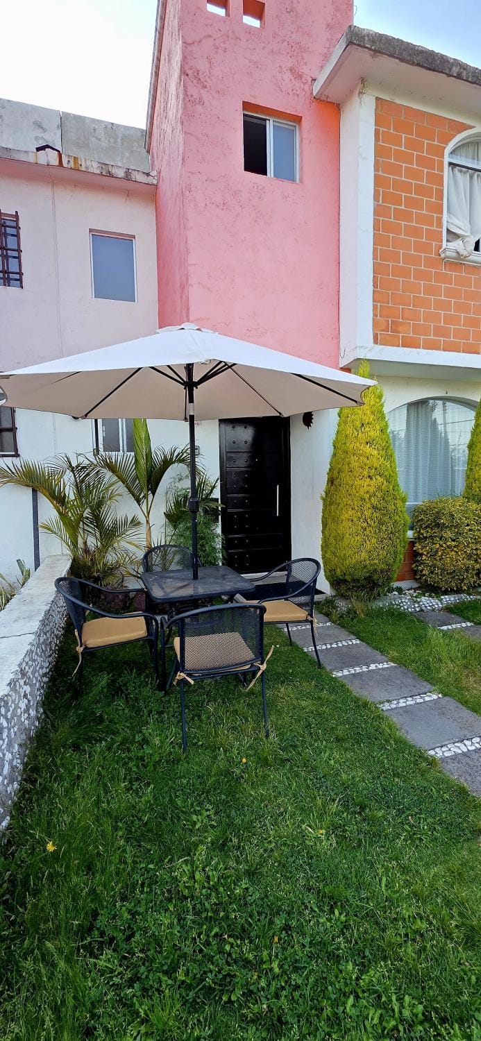 Casa 5 minutos de aereopuerto, zona industrial y Sta Fe House in State of Mexico