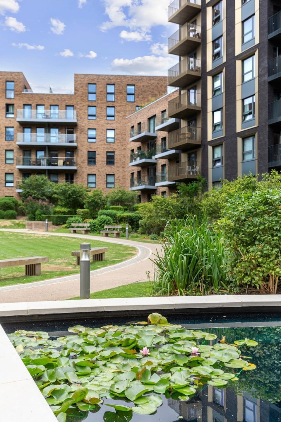 Chic Luxury Apt Gym Balcony 5min to Stadium & Tube Apartment in Wembley