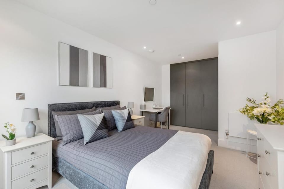 Chic Luxury Apt Gym Balcony 5min to Stadium & Tube Apartment in Wembley