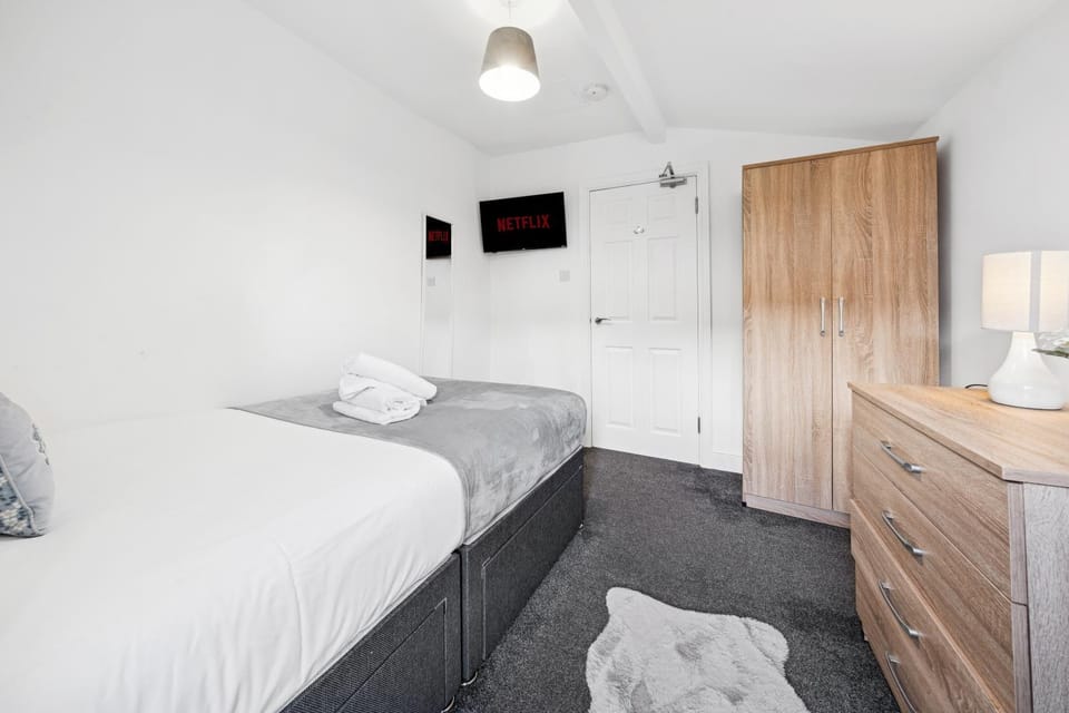 The Belle Spacious 6 Bedroom By AltoLuxo Short Lets & Serviced Accommodation With Free WiFi & Parking Apartment in Bristol