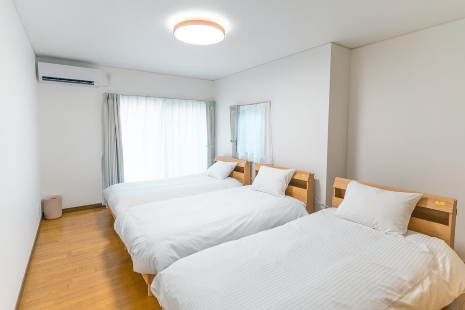 Bed, Photo of the whole room, Bedroom, air conditioner
