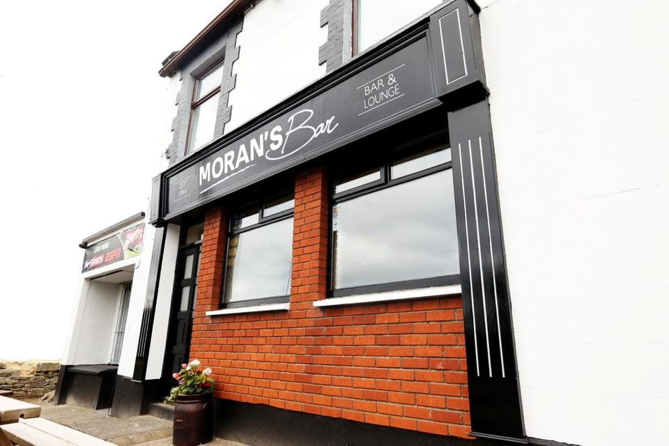 Facade/entrance, Lounge or bar