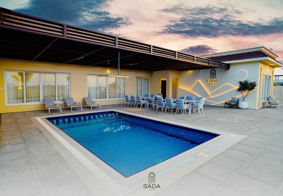 Pool view, Swimming pool, sunbed