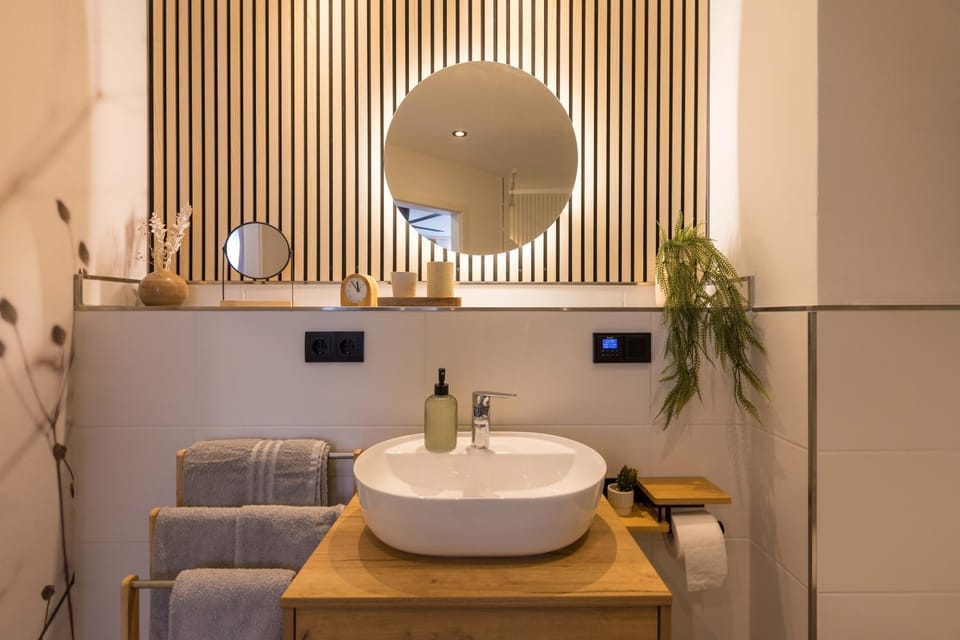 Bathroom, towels