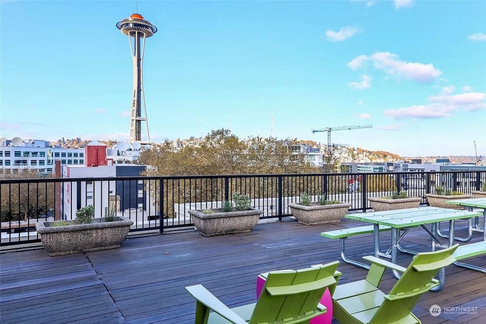 View (from property/room), Balcony/Terrace, City view, Landmark view