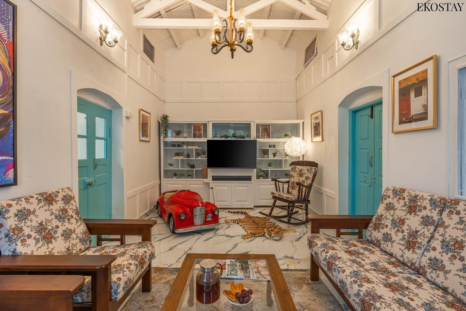 Communal lounge/ TV room, TV and multimedia, Living room, Seating area, Evening entertainment