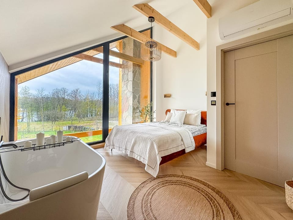 View (from property/room), Bedroom, Lake view, Bath