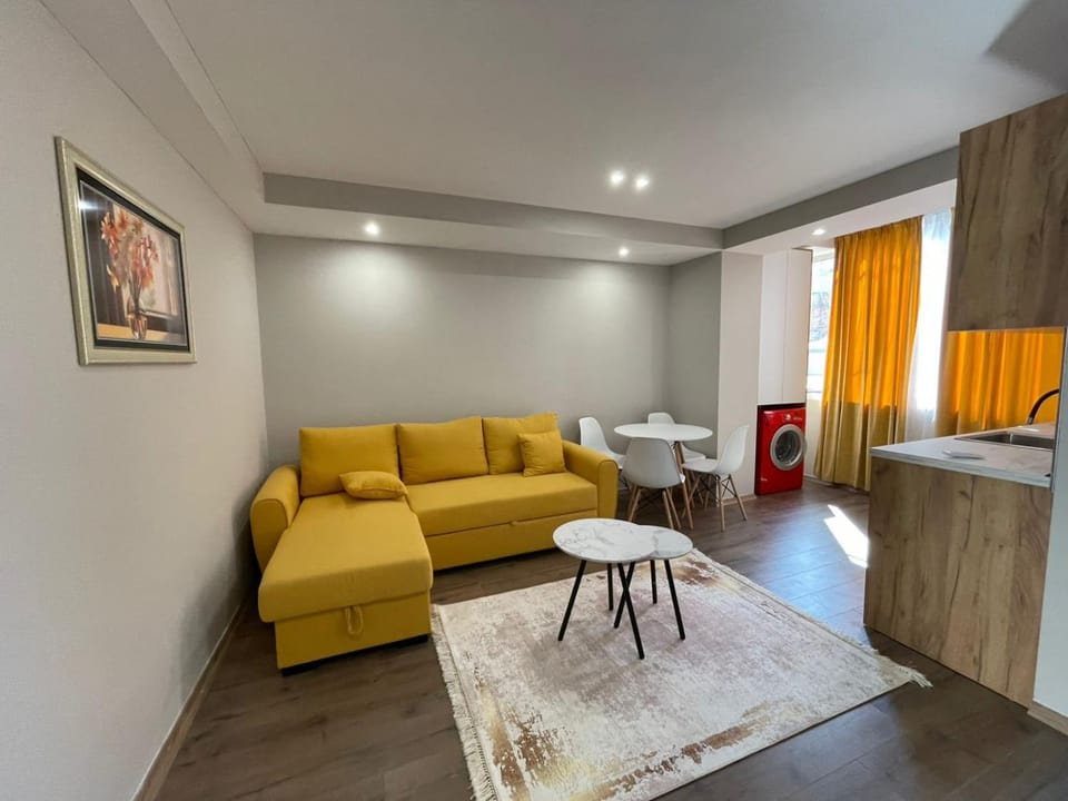 Kitchen or kitchenette, Living room, Seating area, Dining area