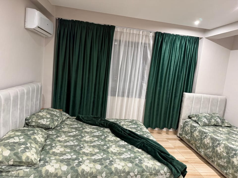 Bed, Photo of the whole room, Bedroom, air conditioner