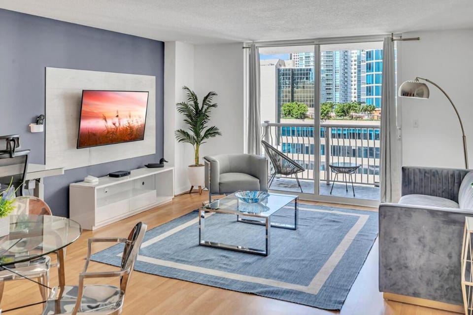 Superb private unit with amenities and parking Apartment in Brickell