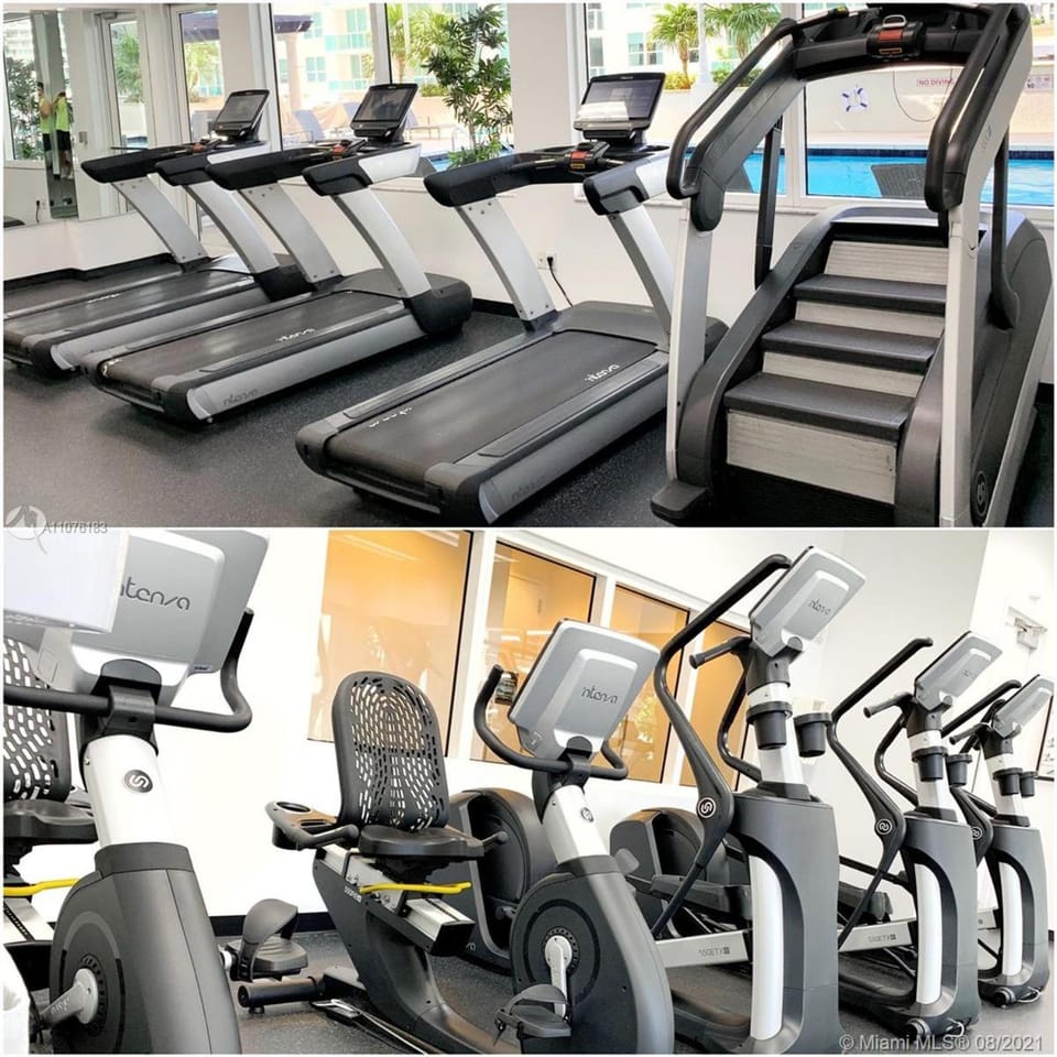Amazing unit location with amenities & parking Apartment in Brickell