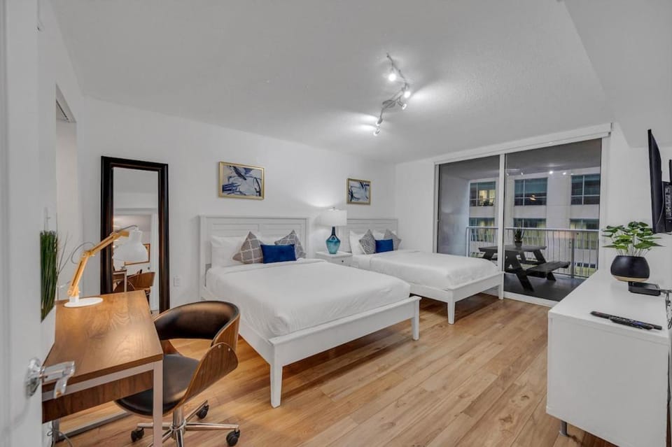 Amazing unit location with amenities & parking Apartment in Brickell