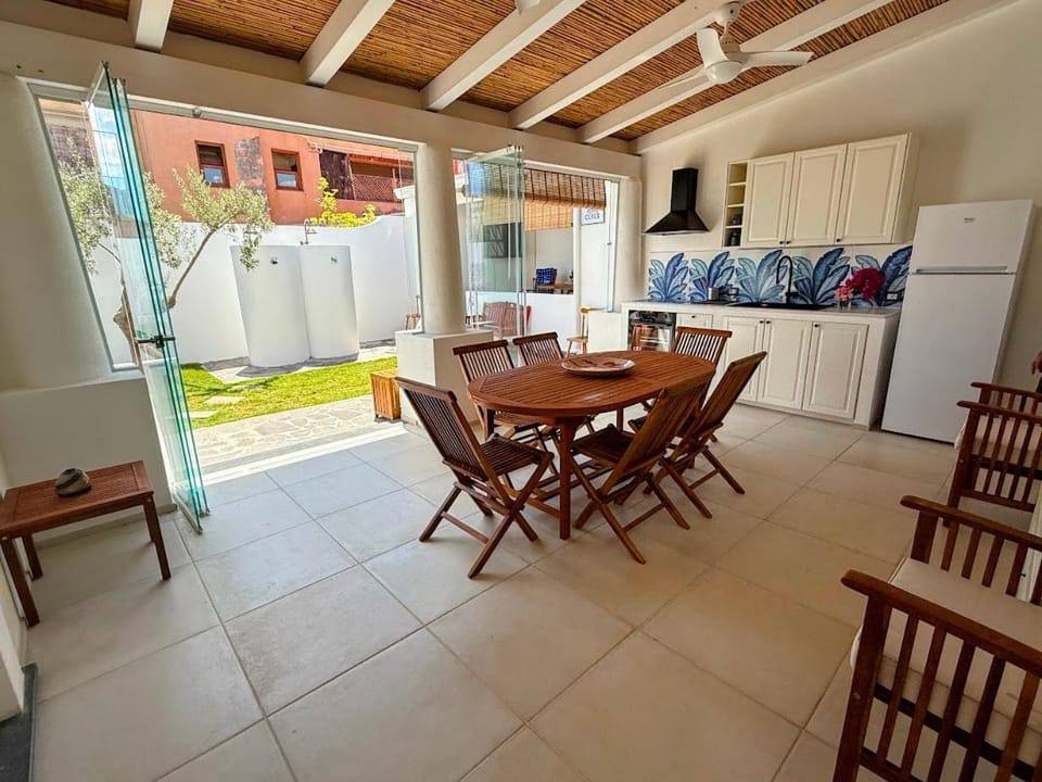 Living room, Dining area, oven, stove