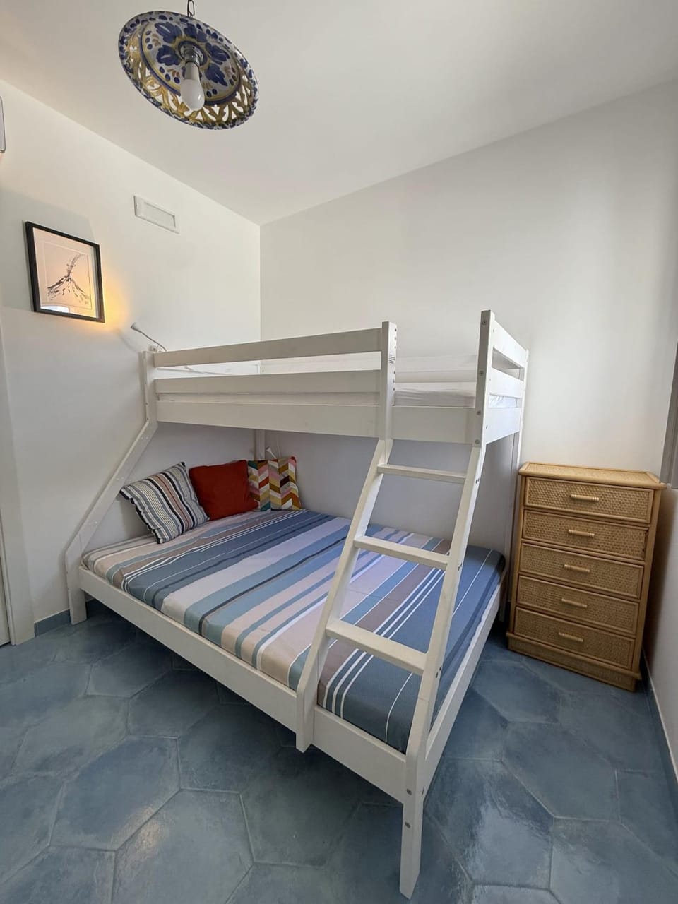 Bedroom, bunk bed