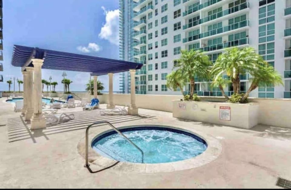 Luxurious 34th floor Ocean view Private Unit Apartment in Brickell