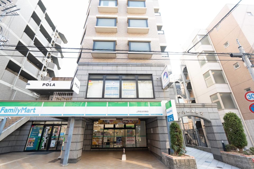 Property building, Facade/entrance, Day, City view
