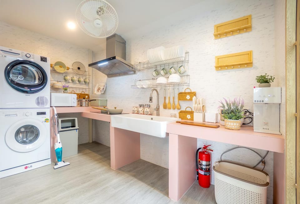 Kitchen or kitchenette, washing machine, dryer