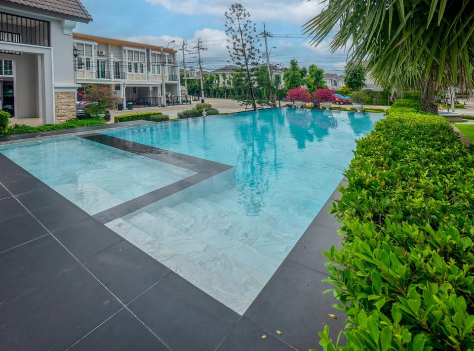 Garden, Garden view, Pool view, Swimming pool, Swimming pool, sunbed