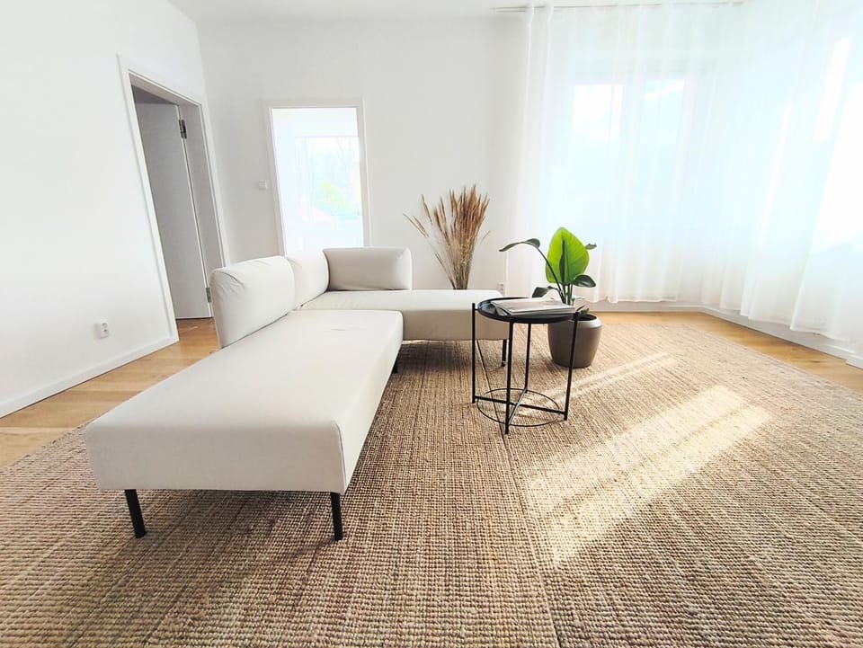 Bed, Living room, Photo of the whole room, Seating area