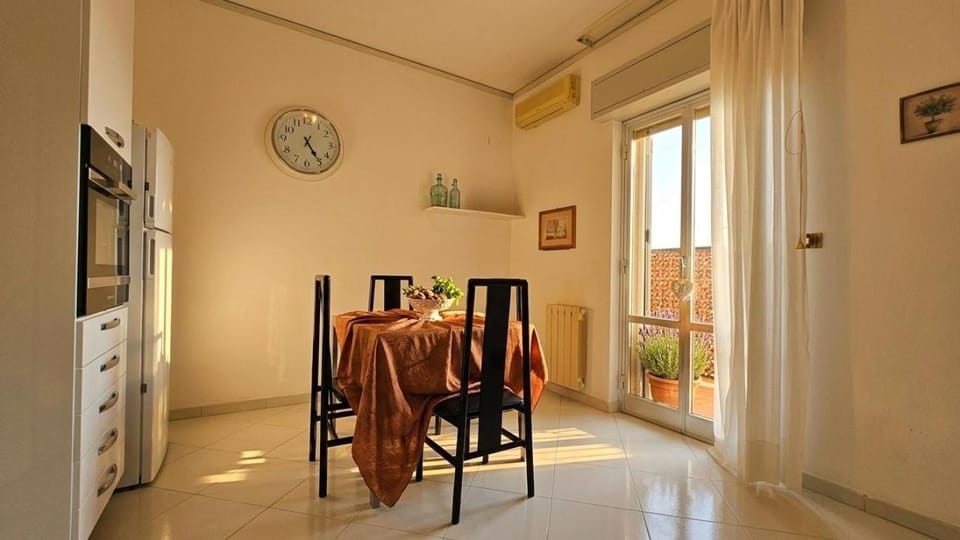 TV and multimedia, Kitchen or kitchenette, Dining area, air conditioner