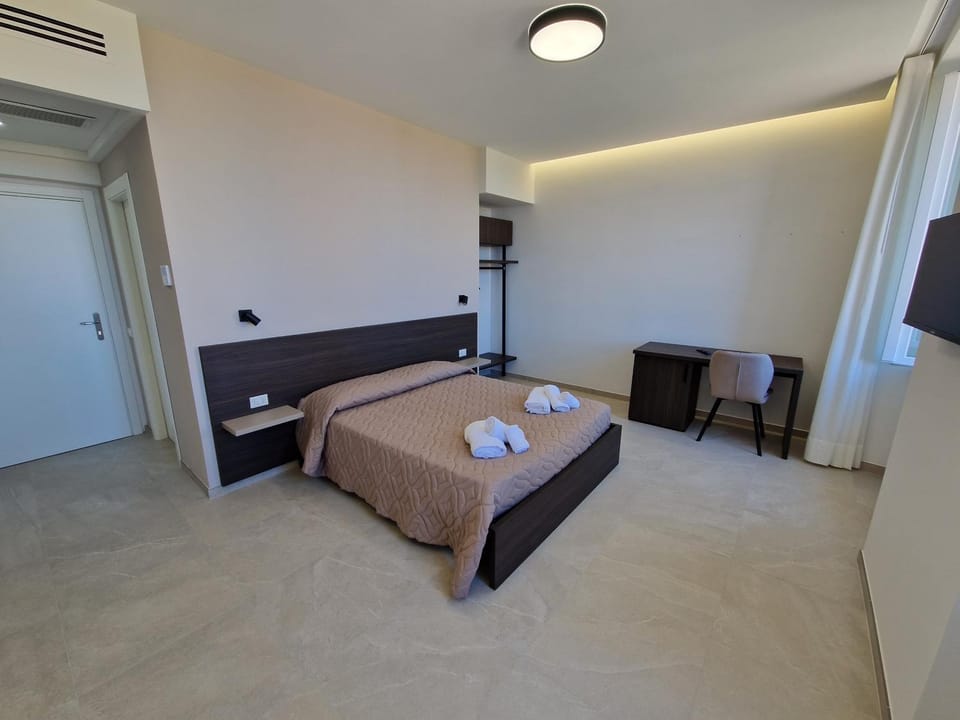 Bed, Photo of the whole room, Bedroom, towels, air conditioner