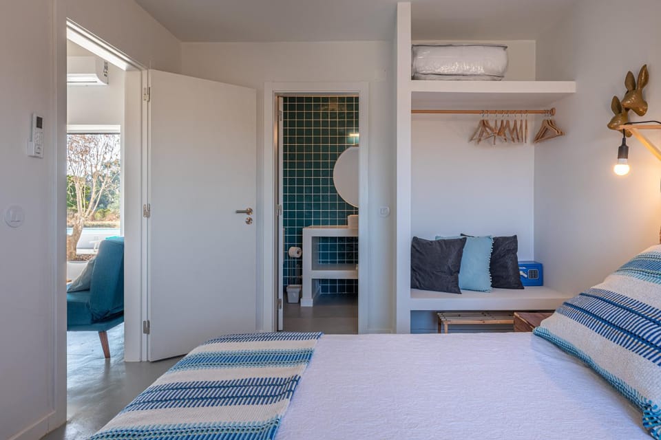 Bed, Photo of the whole room, Decorative detail, Bedroom, safe, wardrobe