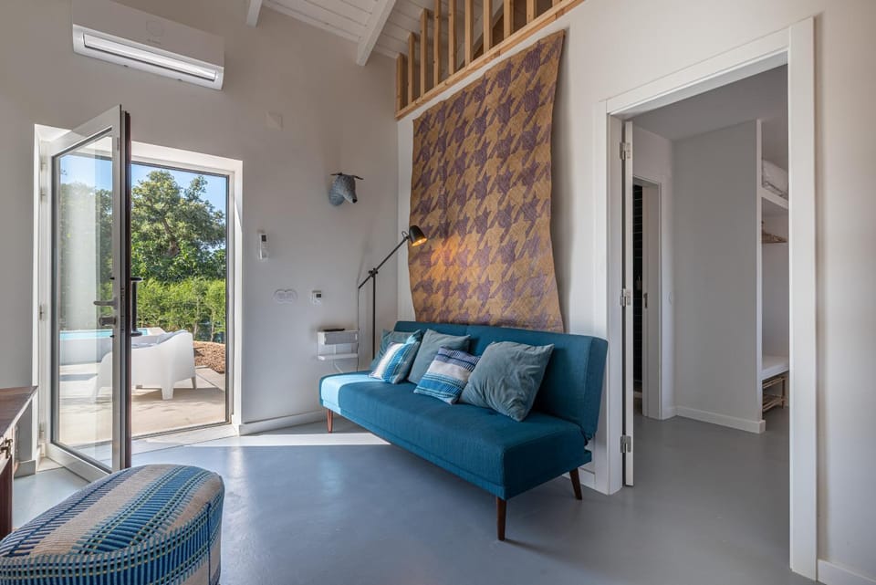 View (from property/room), Living room, Seating area, Garden view, Pool view, sunbed