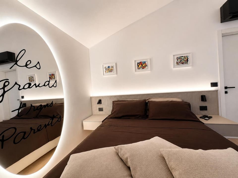 Bed, Bedroom