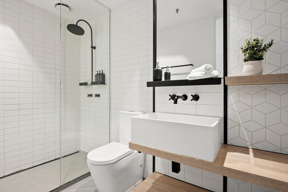 Modern 2BR Apt at Marvel Stadium with Parking & Rooftop Pool Apartment in Melbourne