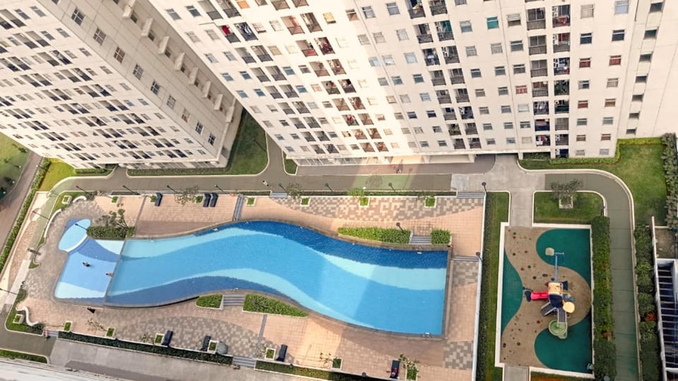Bird's eye view, Swimming pool