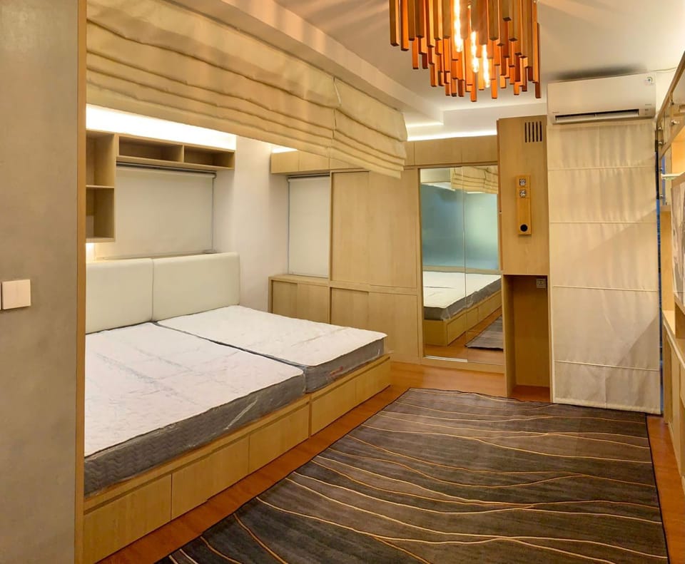 Bed, Photo of the whole room, wardrobe