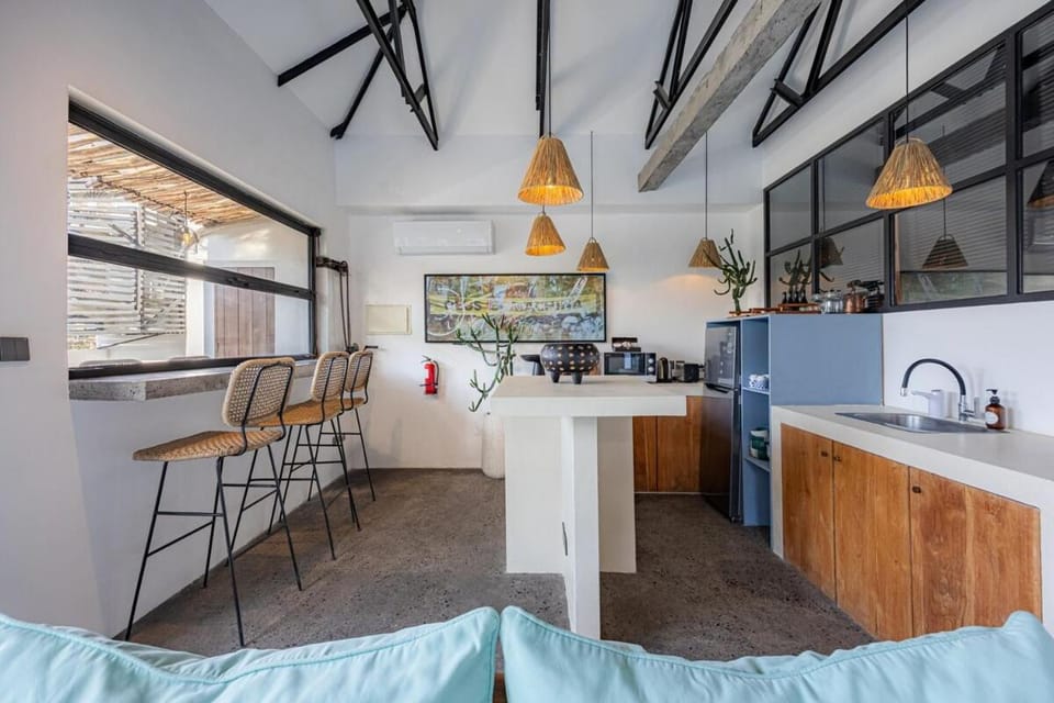 Kitchen or kitchenette, Dining area, stove, toaster