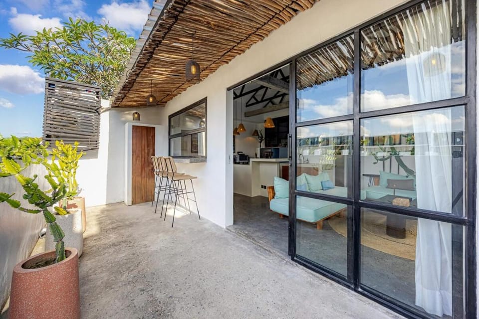 Property building, Day, View (from property/room), Balcony/Terrace, Balcony/Terrace, Dining area