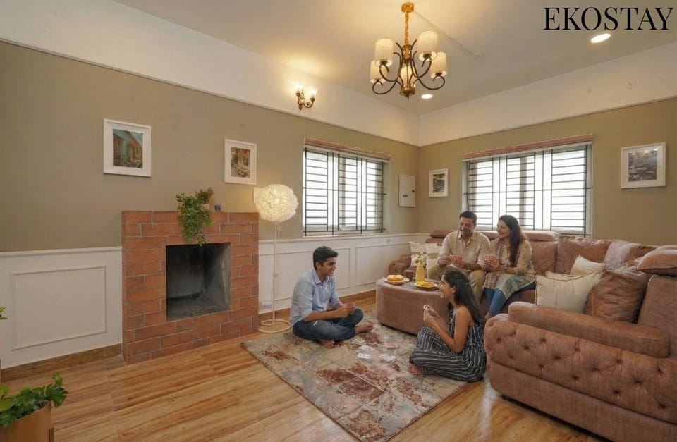 People, Living room, Seating area, group of guests