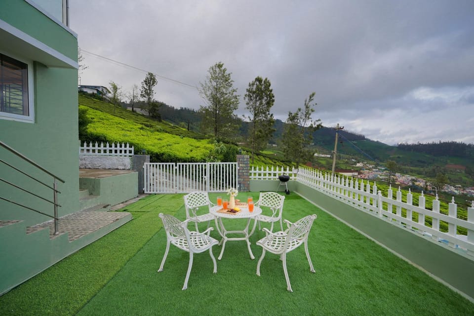 Patio, Day, Natural landscape, Garden, Dining area, Garden view, Mountain view