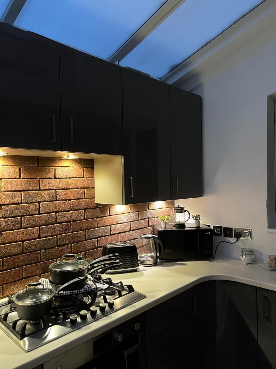 Comfortable Fulham AP Sleeps 8 and Table Tennis House in London