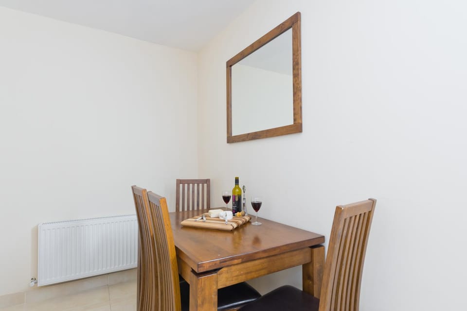 Seating area, Dining area
